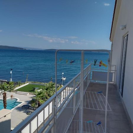 Apartman Figaro Pogled Od Milijun Dolara, 2 Tusa, 2 Wc Kaštela Exterior foto