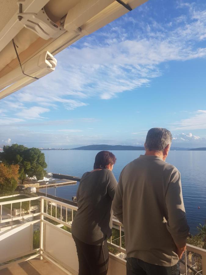 Apartman Figaro Pogled Od Milijun Dolara, 2 Tusa, 2 Wc Kaštela Exterior foto